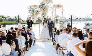 la tenue de mariage sur la plage pour les invités