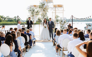 la tenue de mariage sur la plage pour les invités